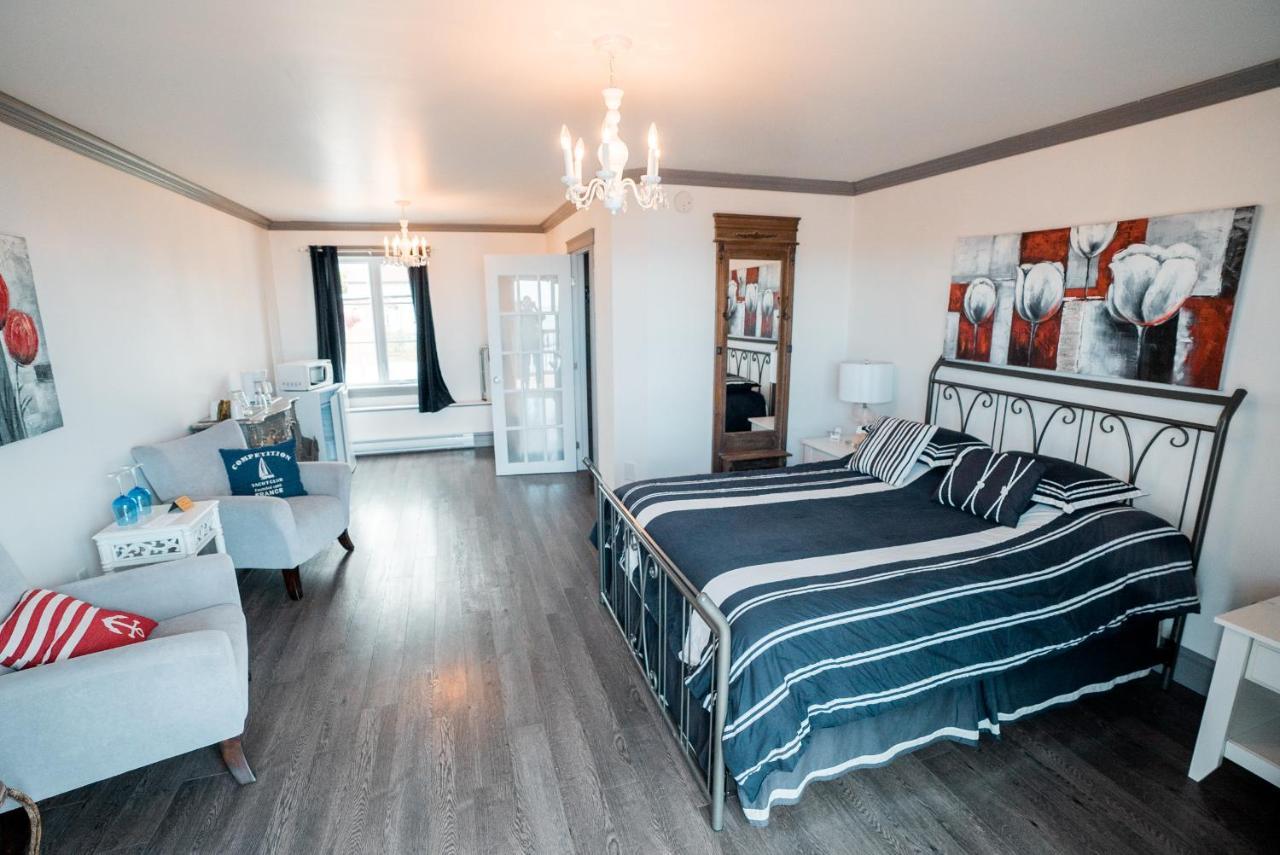 Auberge Du Vieux Faubourg Sainte Anne des Monts Ngoại thất bức ảnh