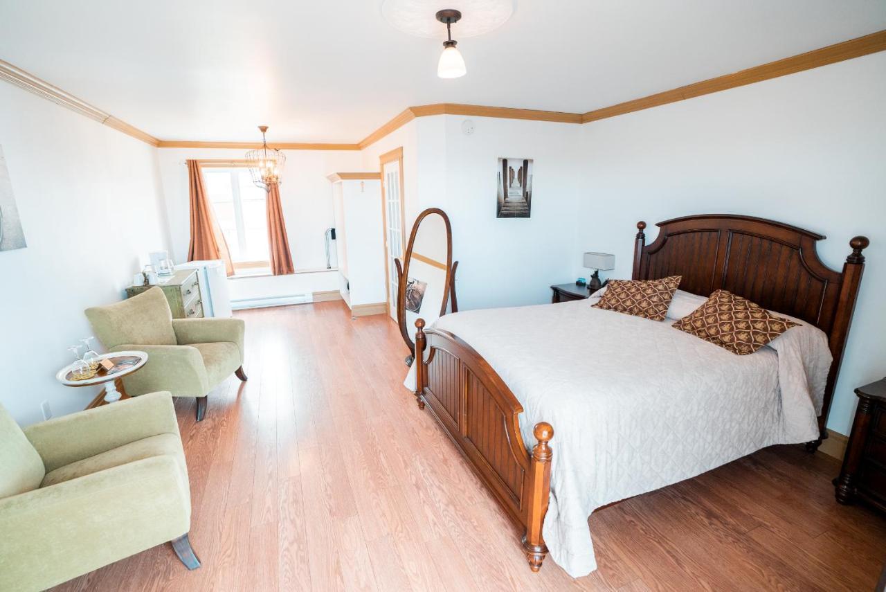 Auberge Du Vieux Faubourg Sainte Anne des Monts Ngoại thất bức ảnh