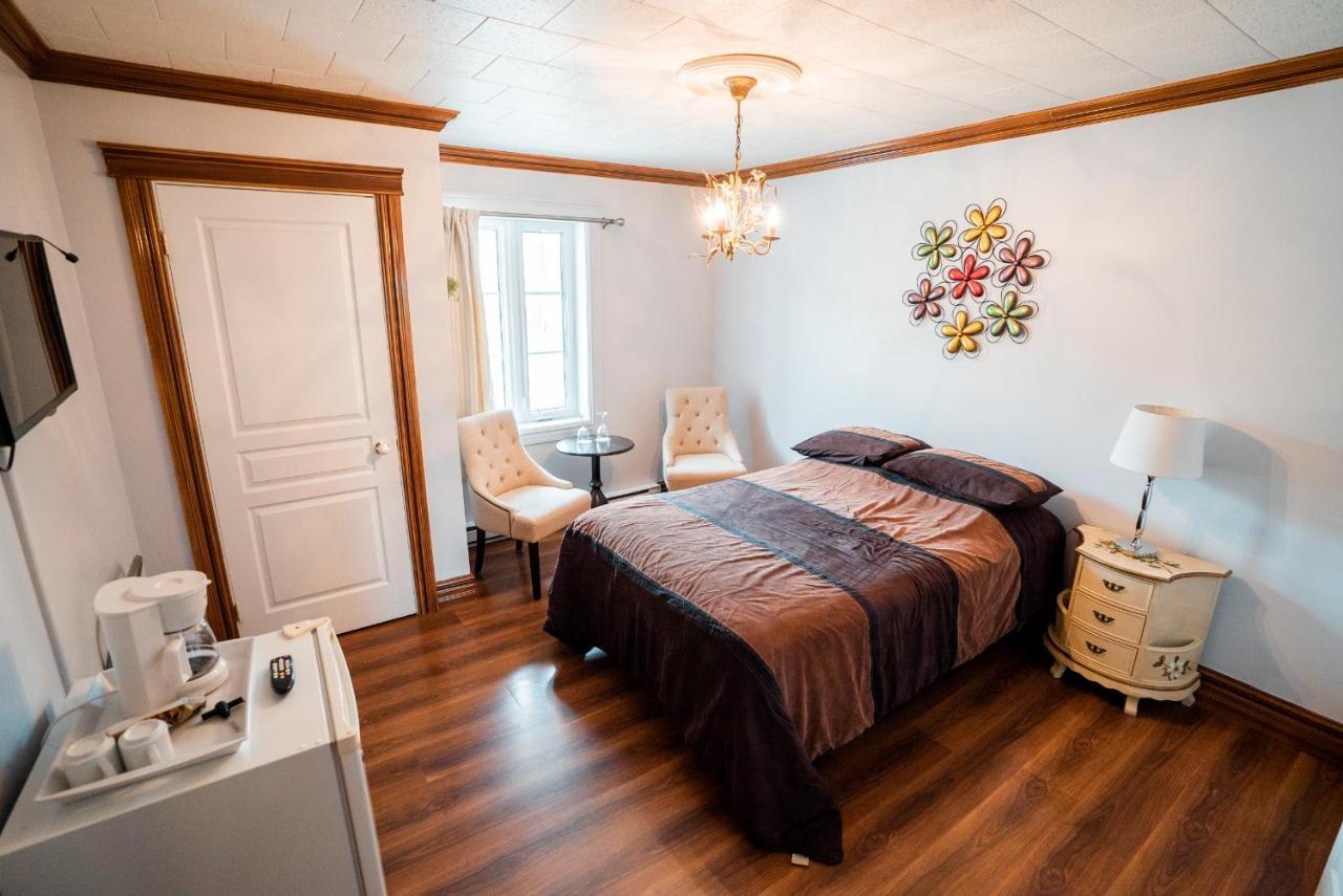 Auberge Du Vieux Faubourg Sainte Anne des Monts Ngoại thất bức ảnh