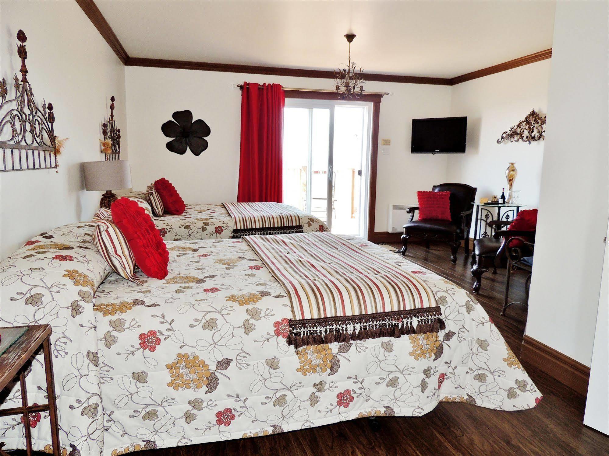 Auberge Du Vieux Faubourg Sainte Anne des Monts Ngoại thất bức ảnh
